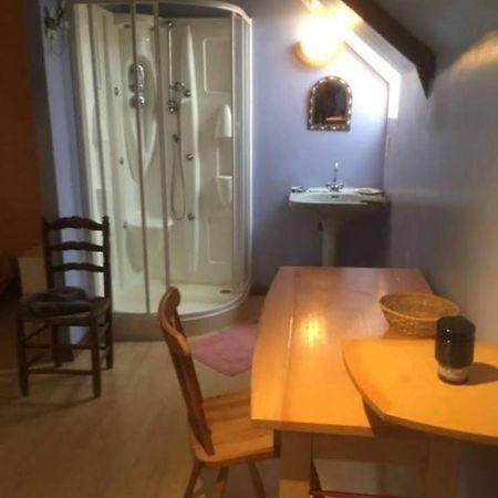 Chambre Chez L'Habitant Rueyres Exteriér fotografie