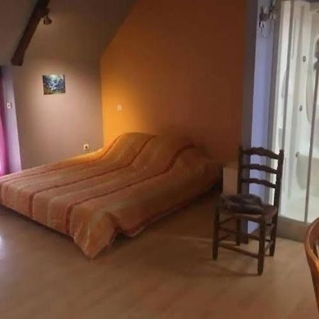 Chambre Chez L'Habitant Rueyres Exteriér fotografie
