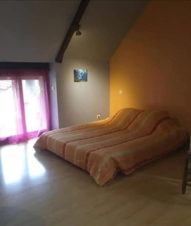 Chambre Chez L'Habitant Rueyres Exteriér fotografie