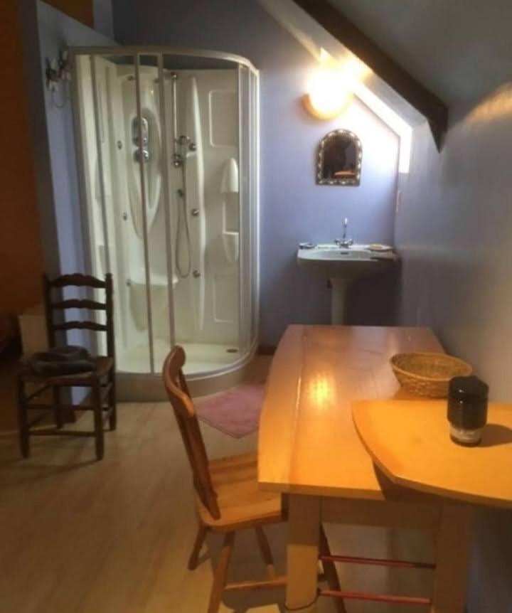 Chambre Chez L'Habitant Rueyres Exteriér fotografie